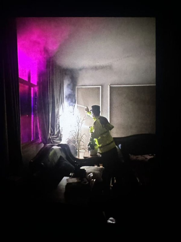 大牛网 雷暴天气致独居老人家中起火，崇明警方迅速处置化险为夷